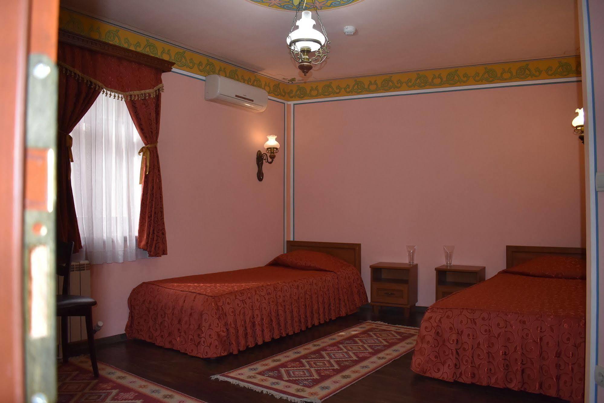 Family Hotel At Renaissance Square Plowdiw Exterior foto